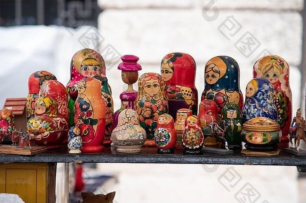 俄罗斯传统的俄罗斯纪念品手绘木俄罗斯木娃娃集娃娃使块
