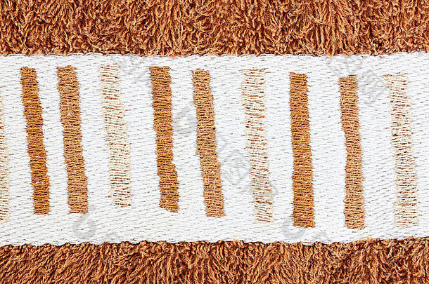 棕色毛巾上的白案作为背景。