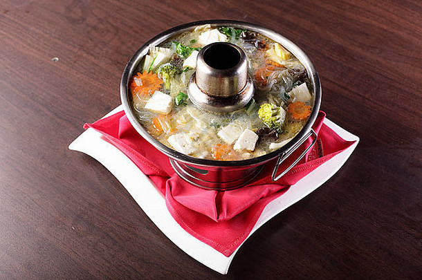 热而可口的中国蔬菜汤