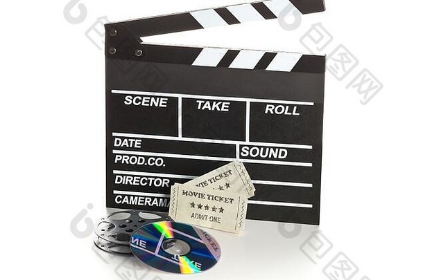 单曲、黑色、开放式电影快板或快板，带dvd电影光盘、电影卷轴和白色背景的电影院门票-数字电影，家庭
