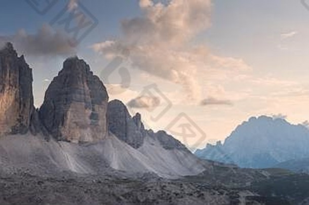 意大利阿尔卑斯山南蒂罗尔拉瓦雷多山脊图