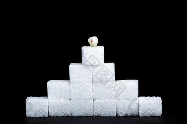 腐烂的牙前糖多维数据集金字塔概念消费糖牙衰变