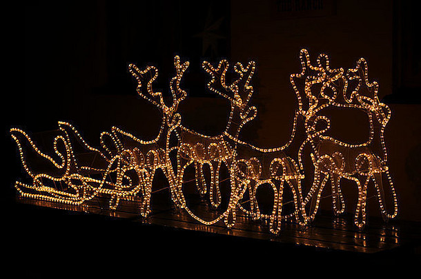 户外圣诞节装饰圣诞老人的雪橇驯鹿