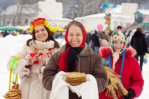 成熟的女人煎饼忏悔节俄罗斯