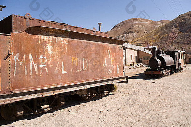 采矿镇普拉卡约的旧火车，包括被布奇·卡西迪（Butch Cassidy）和玻利维亚圣丹斯·基德（Sundance Kid）抢劫的最后一列火车