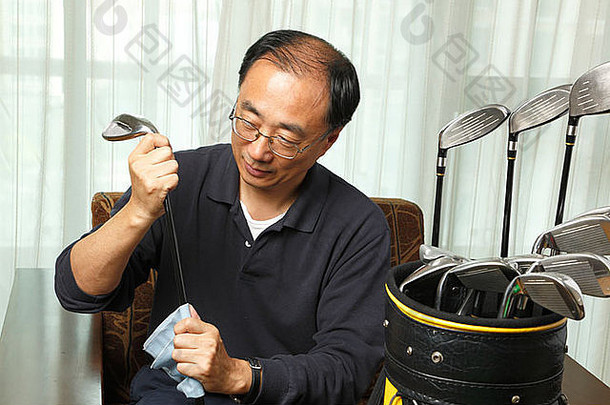 亚洲男人。清洁高尔夫球俱乐部首页