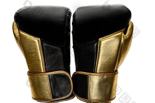 金色和黑色拳击手套在白色背景上隔离。拳击台、泰国拳击台、踢拳击台或其他全接触武术的运动格斗设备。