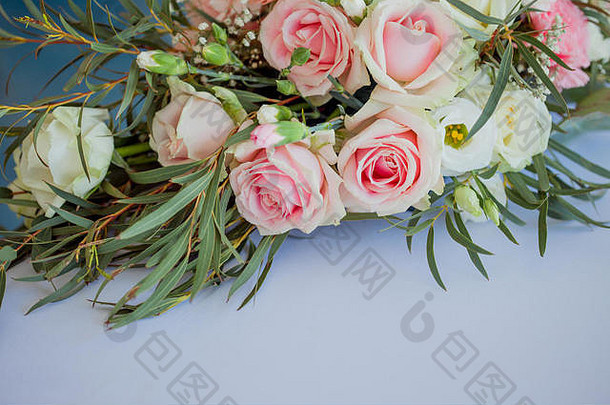 花安排表格花白色桌布婚礼玫瑰牡丹