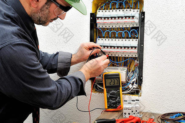 技术电工措施电压电路断路器住宅电面板