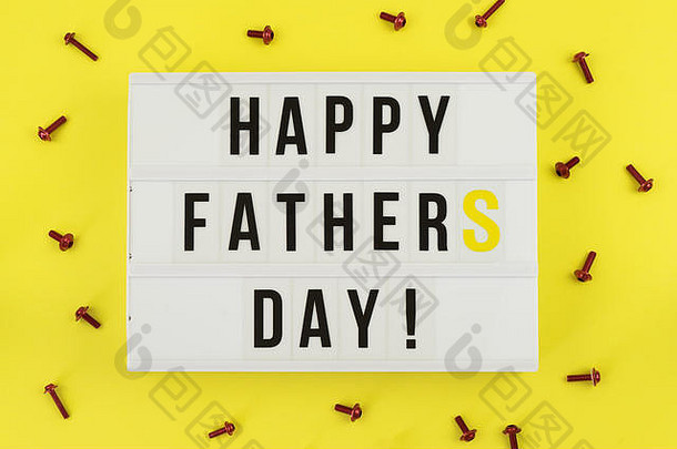 父亲节快乐，黄色背景上的父亲灯箱信息。贺卡概念