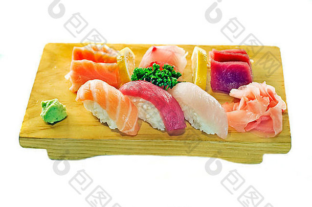 日本料理一盘寿司和生鱼片三文鱼<strong>红金鱼</strong>餐厅