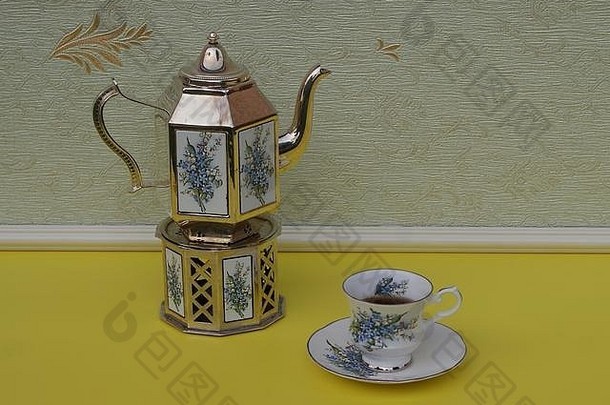 英语茶杯飞碟镀银茶壶银炉子花装饰