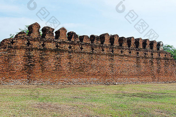 大城府地区的古老堡垒墙