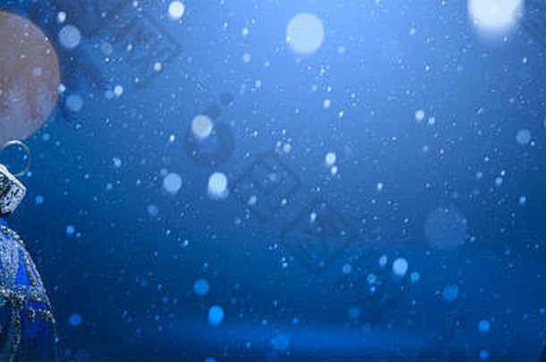 圣诞节装饰蓝色的雪背景复制空间