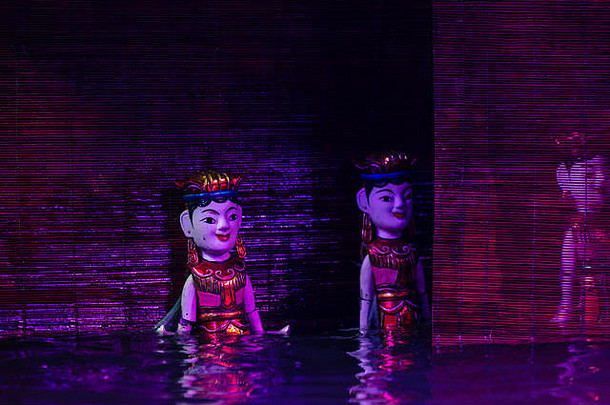 水上木偶戏是一种传统，可以追溯到11世纪，当时它起源于越<strong>南红</strong>河三角洲地区的村庄