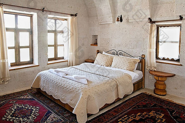 室内详细说明卧室石灰石拱门白色详细的床罩垫子家具编织席网窗帘