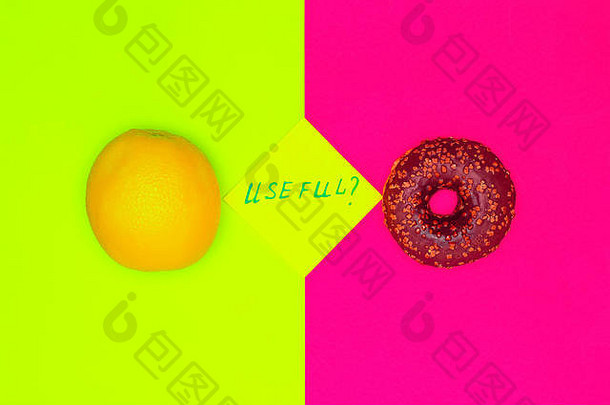 健康的食物有害的零食选择概念橙色甜甜圈趋势颜色平躺