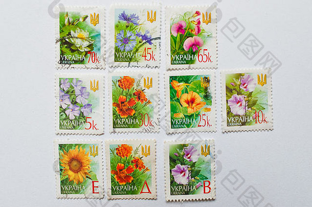 乌兹戈罗德，乌克兰-大约2016年5月：乌克兰印刷的邮票集，展示花卉系列，大约2000年
