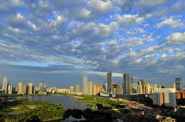 美丽的天空绿色城市天鹅湖合肥中国