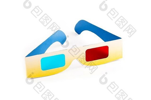 简单的蓝红光滤光片3d立体浮雕纸眼镜隔离在白色上。立体三维图像效果。切下的物体。3D电影和媒体