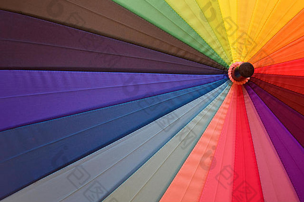 明亮的伞彩虹颜色特写镜头