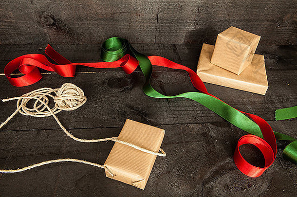 圣诞节作文木背景元素礼物松针关系绿色红色的圣诞节