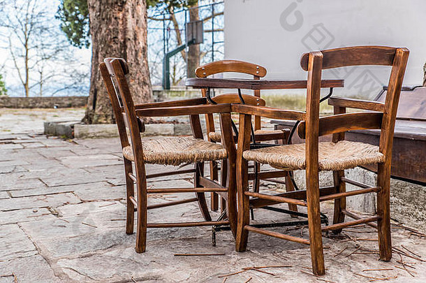 木表格椅子古董风格石头广场村kissos珀利翁山希腊