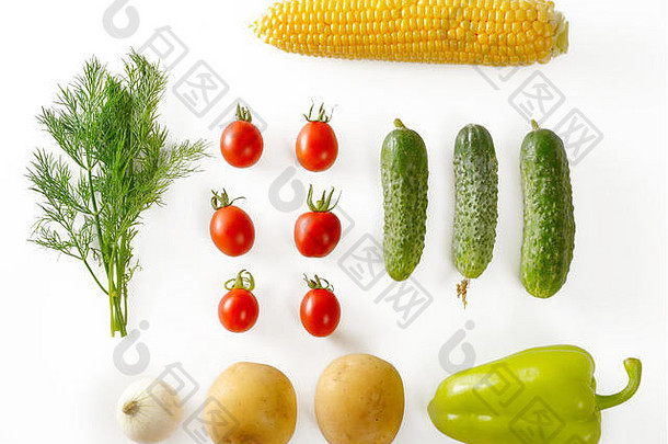 来自花园的环保产品。胡萝卜，洋葱，土豆，莳萝，玉米，胡椒。顶视图隔离蔬菜。健康食品。