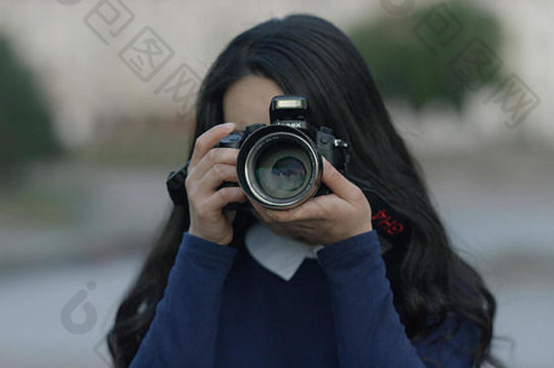 摄影师覆盖脸相机女人photocamera