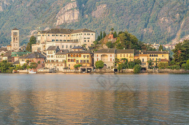湖风景如画的岛湖中间岛三朱利奥日出著名的旅游的地方大湖北部意大利