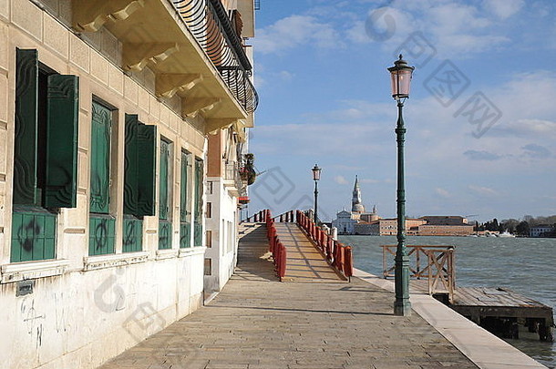 威尼斯多尔索杜罗南侧的码头