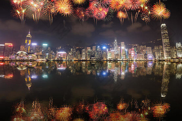烟花节日在香港香港城市水反射视图维多利亚港口