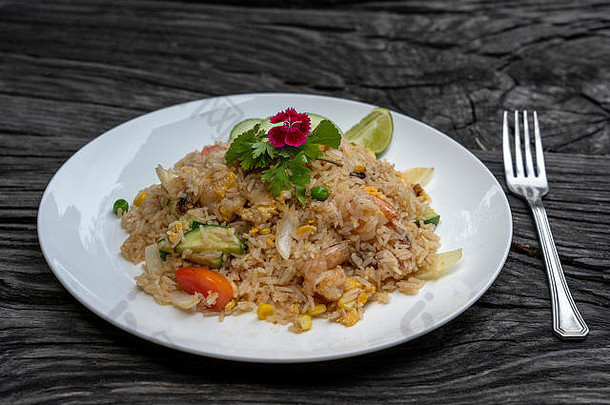炸大米虾蔬菜白色菜木表格关闭泰国食物泰国厨房炸大米<strong>海鲜</strong>Res