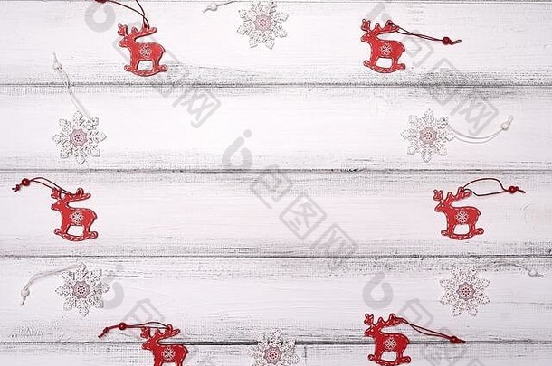 圆红色的白色木雪花圣诞老人鹿圣诞节树白色木表格