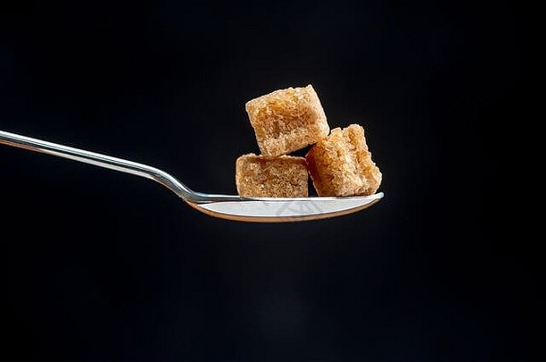 勺子多维数据集棕色（的）红糖的一种糖