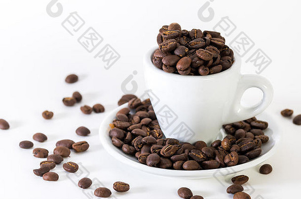 咖啡表示杯飞碟咖啡豆子清晰的白色背景