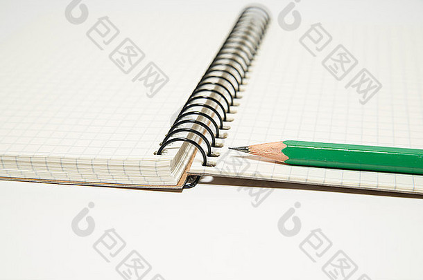 打开笔记本空白表铅笔白色