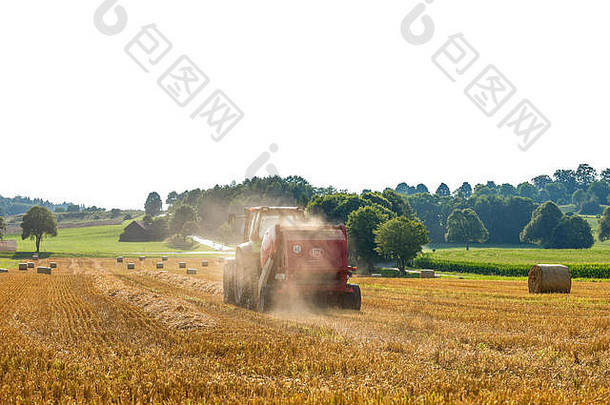 联合<strong>收割</strong>机-小麦作物，德国巴伐利亚州