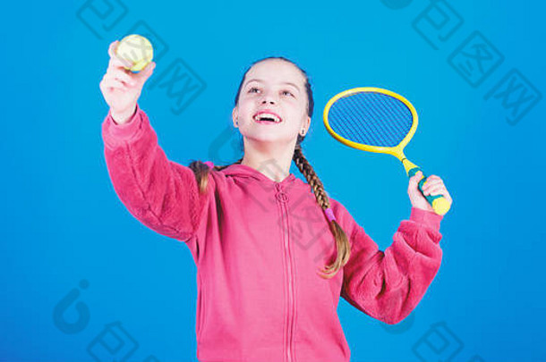 网球球员球拍球网球有趣的童年活<strong>动</strong>女孩健身饮食带来了健康能源体育运<strong>动</strong>游戏快乐孩子玩网球健身房锻炼青少年女孩有趣的