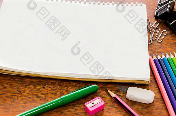 笔记本开放空纸空间把文本记忆形式文本请注意书铅笔木颜色橡皮擦纸剪辑笔