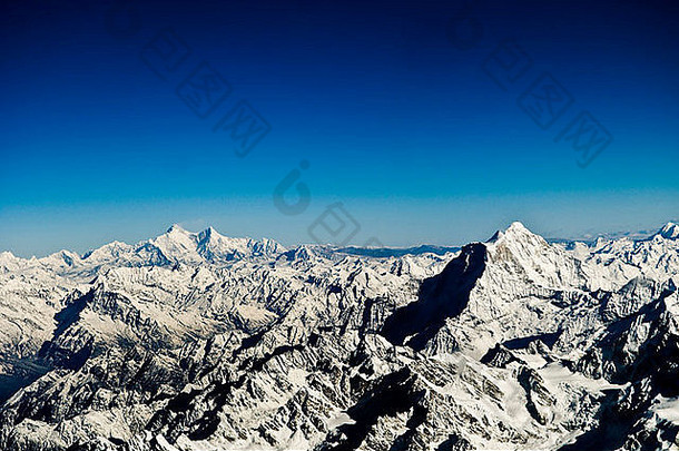 从空中看美丽的喜马拉雅山脉。