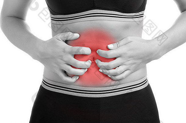 患有胃痛的妇女。黑色和白色，疼痛部位周围有红色斑点