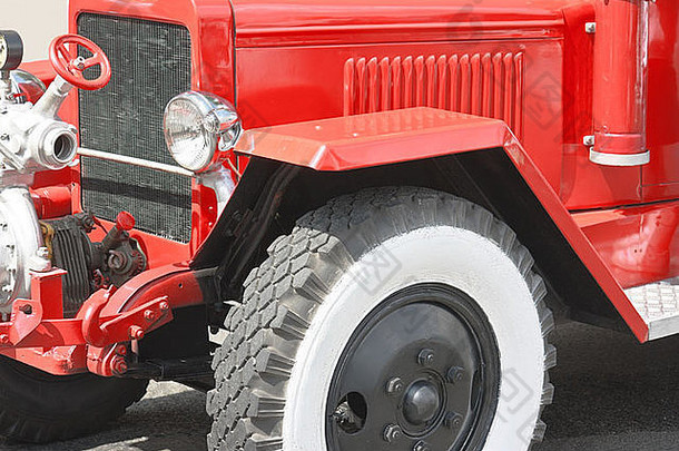 红色的古董火卡车<strong>消防</strong>车特写镜头
