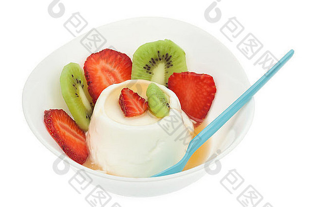 甜蜜的酸奶水果蜂蜜碗孤立的白色背景