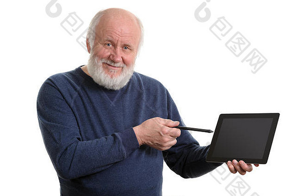 有趣的老人使用白色平板电脑