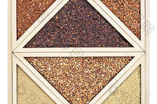 各种谷蛋白免费的谷物红色的黑色的藜麦荞麦棕色（的）成河苋属植物小米木托盘