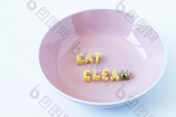 词吃清洁组成真正的意大利面信粉红色的菜健康的饮食概念背景