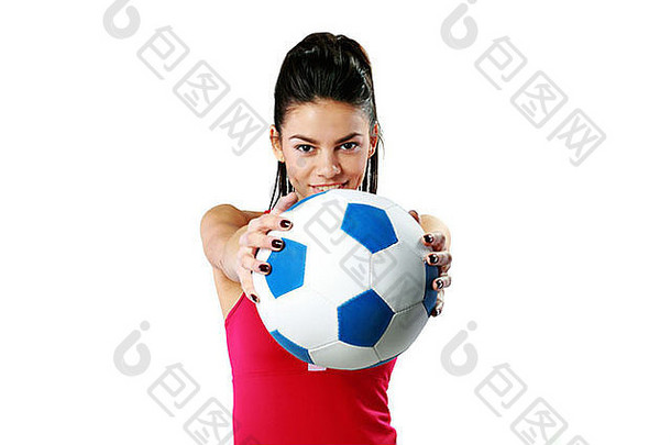 年轻快乐的运动女郎给你一个白色背景的足球
