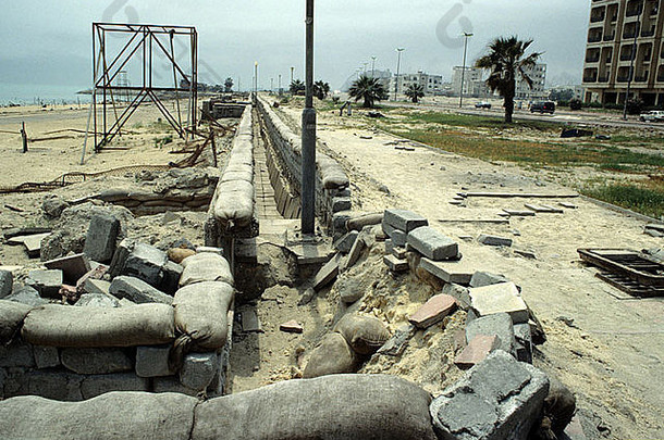 1991年科威特海湾战争的余波：科威特城的一段伊拉克前海。