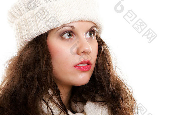 <strong>冬季</strong>时尚肖像画白色背景上穿着<strong>保暖</strong>服装、戴帽子、戴围巾的美丽女子